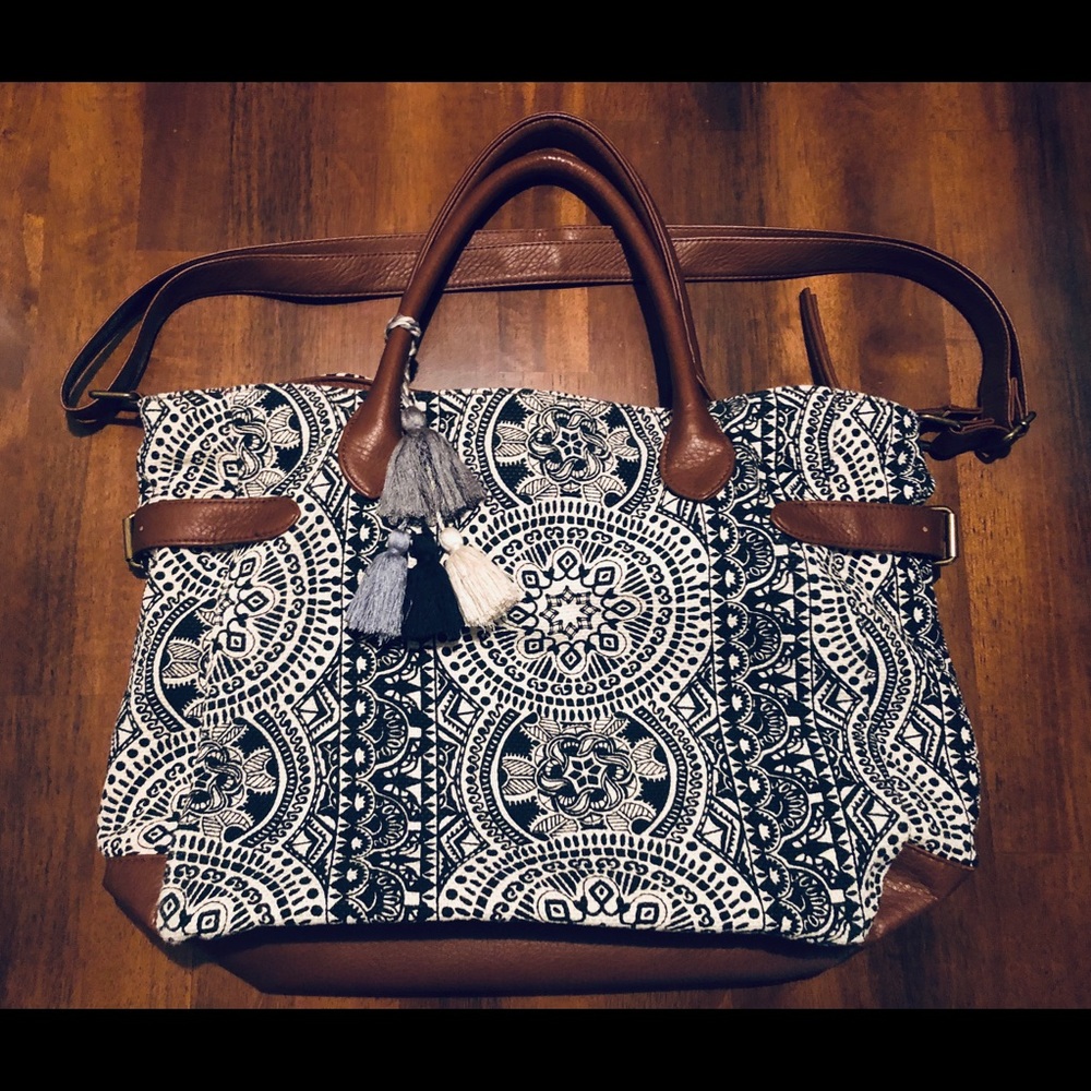 Maurices fashion design purse. Used twice. EUC